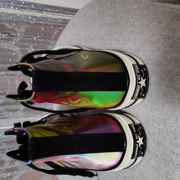 Converse size 41/2 In Boys and 71/2 in women's color iridescent - Picture 3 of 7